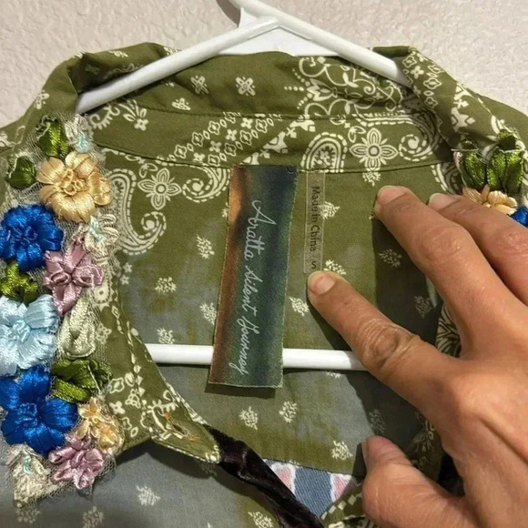 ARATTA SILENT Anthropologie MIXED PAISLEY FLORAL COLLAR EMBROIDERED VELVET TOP - Picture 3 of 6